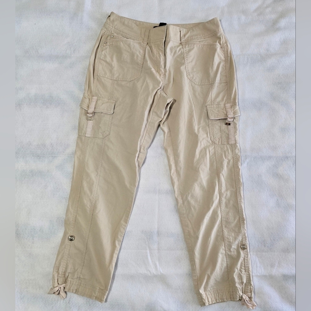 White House Black Market Tan Cargo Khaki Sz 4: minor stain by front pocket